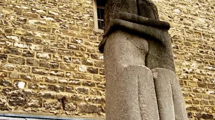O sculptură a lui BRÂNCUȘI aflată pe un mormânt, subiect de DISPUTĂ între ruși și francezi