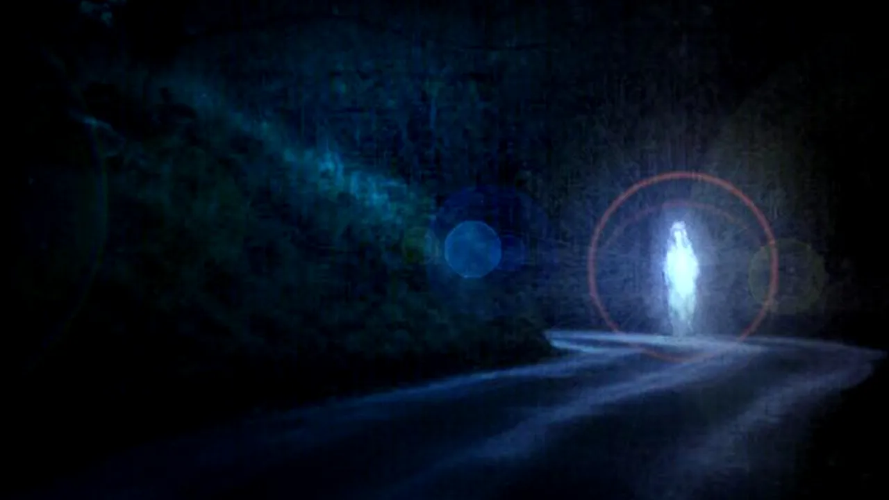 Localnicii dintr-un sat spun că o șosea este bântuită de de spiritul unei adolescente moarte. „Nici caii nu vor să treacă