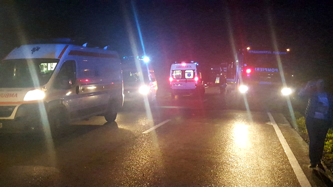 Autocar din Belarus răsturnat lângă Dărmănești Suceava