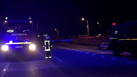 Pericol de explozie, după ce o cisternă cu 40 de tone de acid sulfuric s-a răsturnat în Prahova. Șoferul a murit, zona a fost izolată pe o rază de 1 km