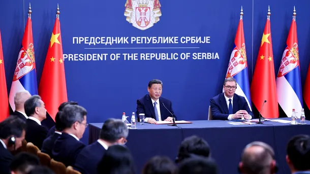 <span style='background-color: #0e15d6; color: #fff; ' class='highlight text-uppercase'>ANALIZĂ</span> Le Monde: Xi Jinping încearcă să consolideze pozițiile liderilor EUROSCEPTICI, prin avansarea relațiilor cu Ungaria și Serbia