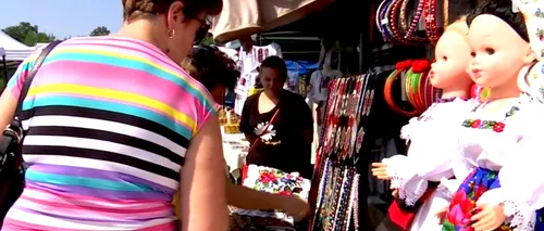 Cât costă o cămașă TRADIȚIONALĂ, făcută manual, în Maramureș. Turiștii stau la coadă pentru produsele meșterilor populari