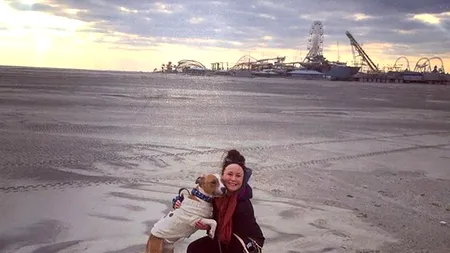 Gestul de afecțiune al unui pitbull față de stăpâna care l-a salvat a uimit întreaga lume. Fotografia care s-a viralizat


