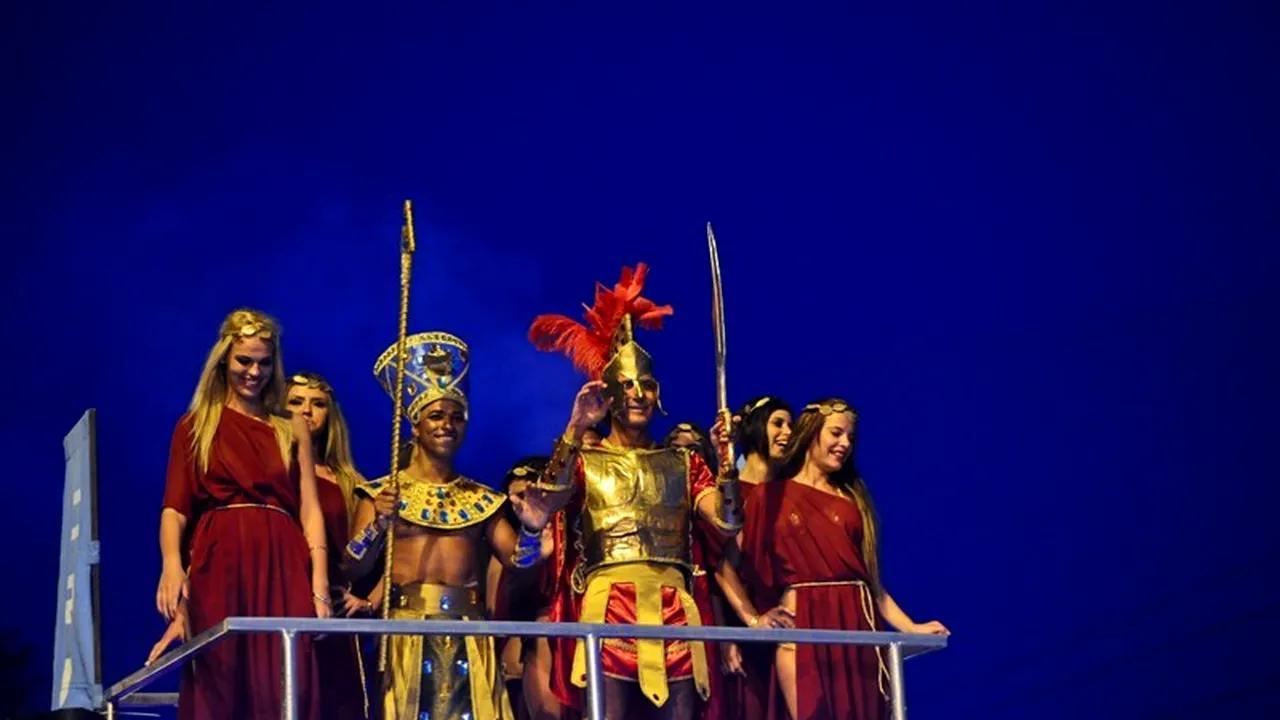 Cluburile din Mamaia, obligate să aibă care alegorice în sezonul estival . Mazăre: Anul trecut m-am rugat de ei, acum îi oblig prin hotărâre de CL