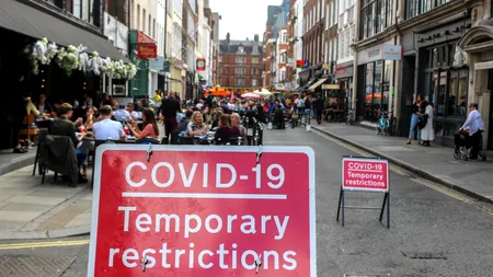 Marea Britanie ar putea decide menținerea restricțiilor până când toți adulții vor fi vaccinați
