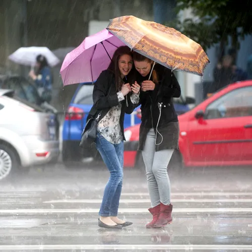 COD GALBEN de ploi în opt județe. ANM a emis o prognoză meteo specială pentru București