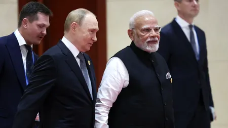 Putin și Modi au pășit la summitul din China ținându-se de MÂNĂ, apoi s-au îmbrățișat călduros: „S-au simțit ca acasă” - VIDEO
