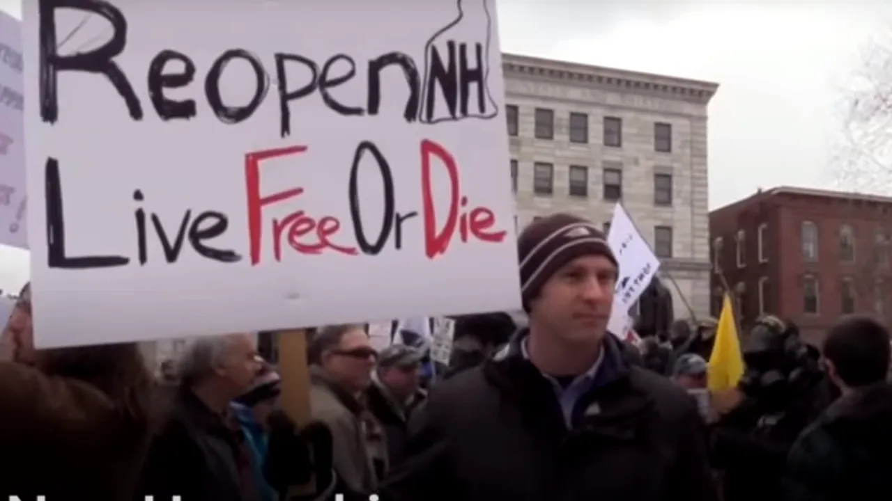 REVOLTE URIAȘE în Statele Unite/ Americanii cer în stradă eliminarea restricțiilor: „Dați-mi libertate sau dați-mi COVID-19”/ ”De ce nu pot să merg la MUNCĂ?”/ „FRICA este adevăratul virus”