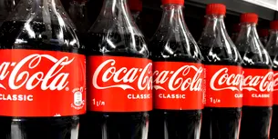 <span style='background-color: #ffd000; color: #fff; ' class='highlight text-uppercase'>FINANCIAR</span> Cetățean britanic, revoltat de prețul unei sticle de Coca Cola: „Tot ce am strâns într-un an de muncă în UK s-a dus în două săptămâni în România”