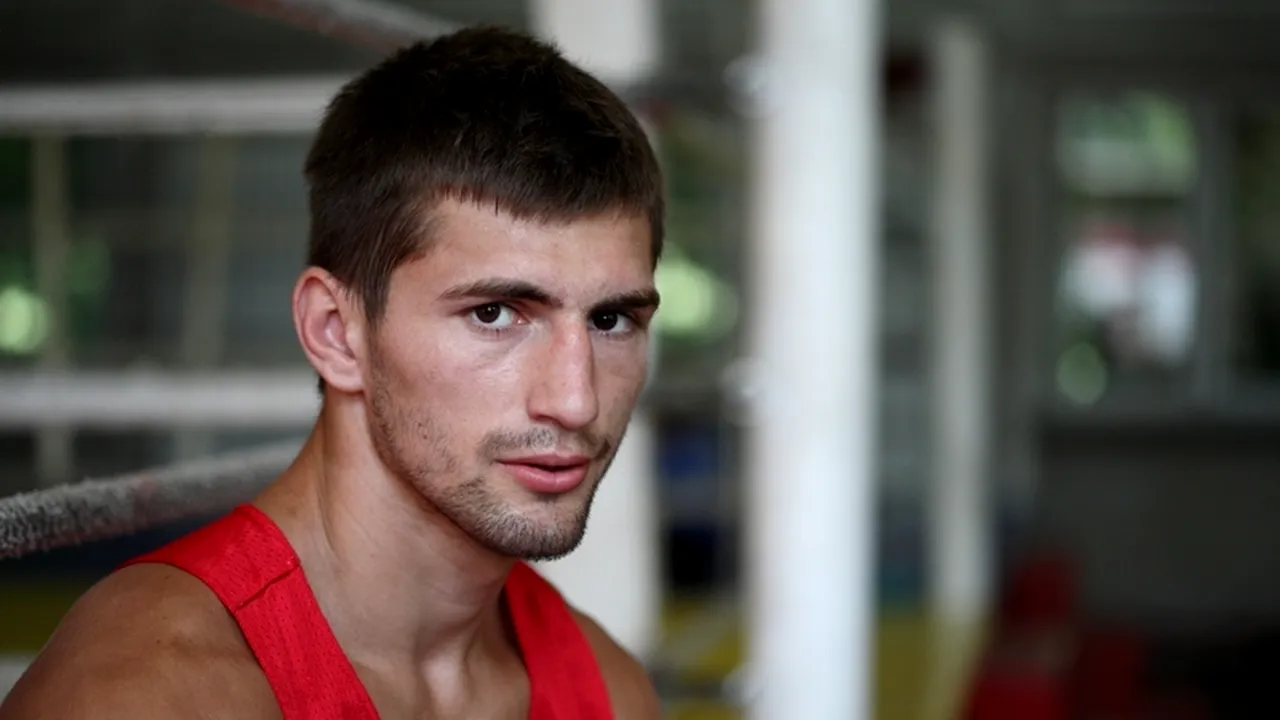 Juratoni va boxa la profesionism în cadrul AIBA