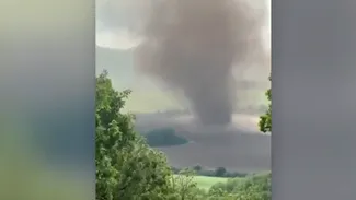 TORNADĂ filmată în județul Tulcea, care se află sub cod portocaliu de vreme severă. Autoritățile au emis mesaj RO-Alert