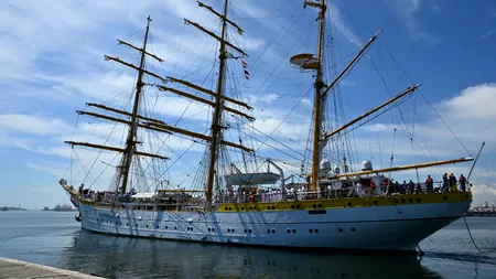 Nava-școală Mircea a traversat canalul Corint pe furtună. „O manevră pe cât de dificilă, pe atât de spectaculoasă”