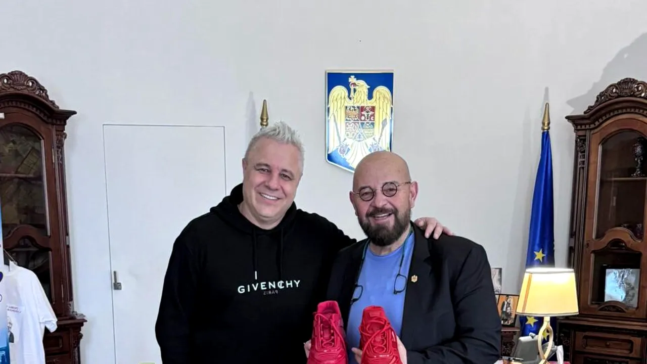 Piedone se apără de săgețile inamicilor cu ghete roșii, de firmă