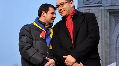 Târgu Jiu: Ponta a aprins luminile de sărbători, fiind aplaudat, dar și huiduit de câteva persoane