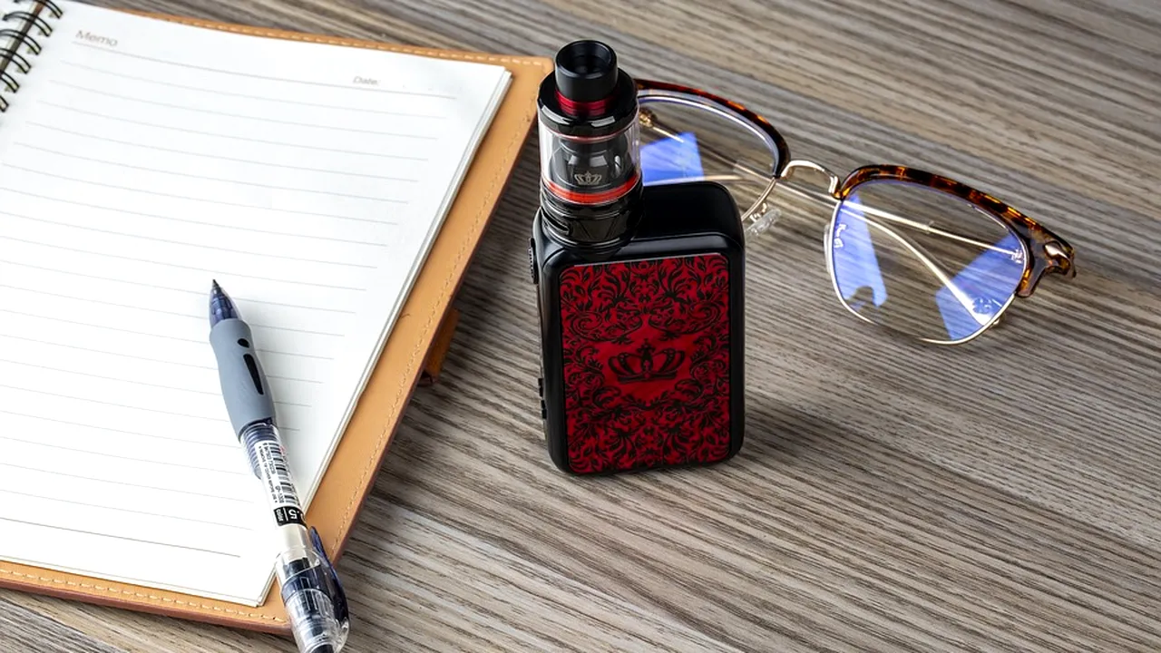 Țigările electronice, pline de bacterii nocive care declanșează boli grave. Ce spun cercetătorii