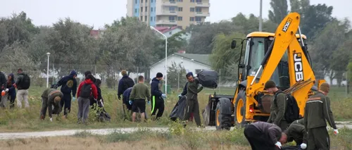 Militarii americani și angajați ai Ambasadei SUA au strâns cinci tone de gunoaie de pe plaja Năvodari 