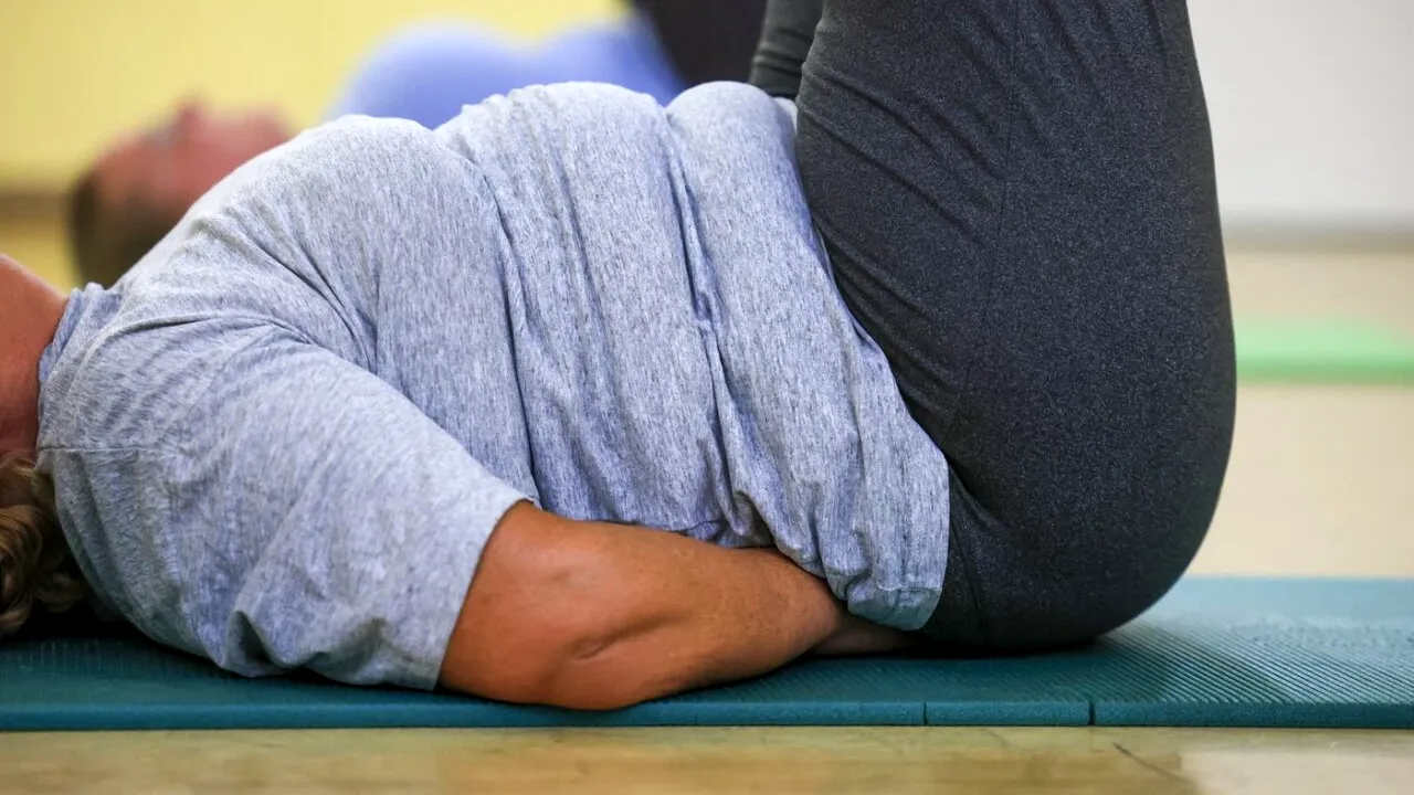 Un bărbat a murit ASFIXIAT, după ce a fost strivit de soția sa obeză. Femeia a căzut peste el şi nu s-a mai putut ridica