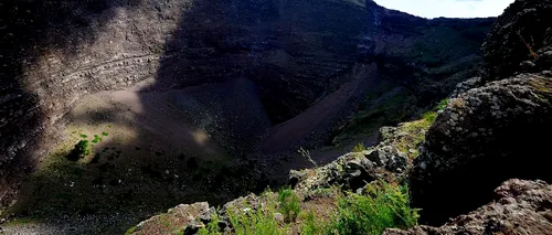 Un turist american a căzut în craterul Muntelui Vezuviu în încercarea de a-și face un selfie