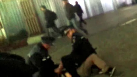 Un jurnalist, BĂTUT de polițiști în Centrul Vechi. ''Am luat un pumn, m-a trântit de perete, apoi m-a lovit cu pumnul în coaste. Mi-a zis: 'Ești jurnalist? Mă p... pe tine'''. REACȚIA POLIȚIEI