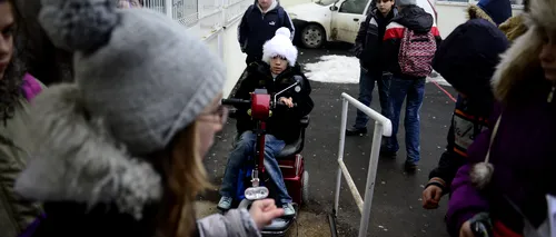 Ce șanse ai, în România, să-ți dai la școală copilul cu dizabilități. ONU spune că nu ai