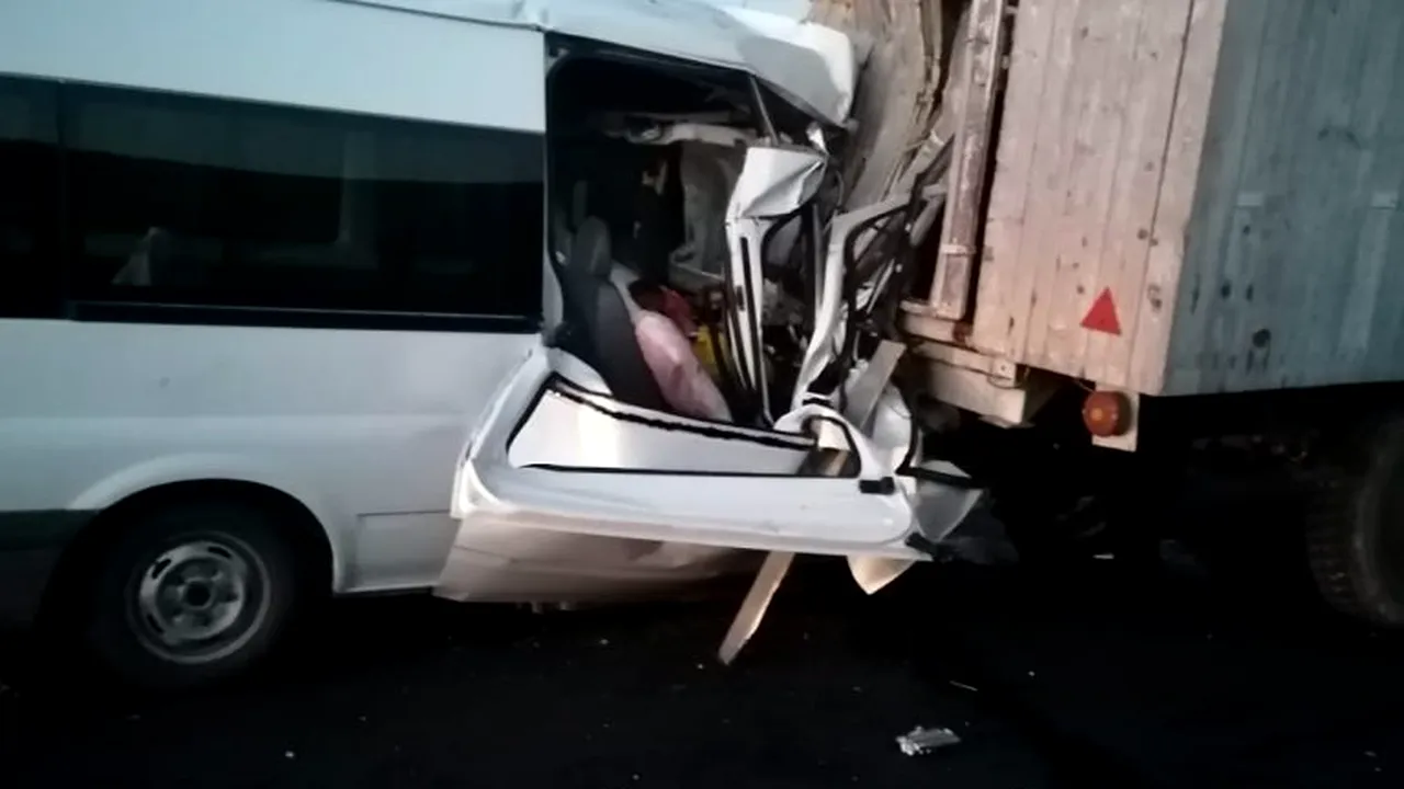 ACCIDENT GRAV. O mamă a murit, iar soțul ei și cei 3 copii au fost răniți, într-o coliziune pe A1