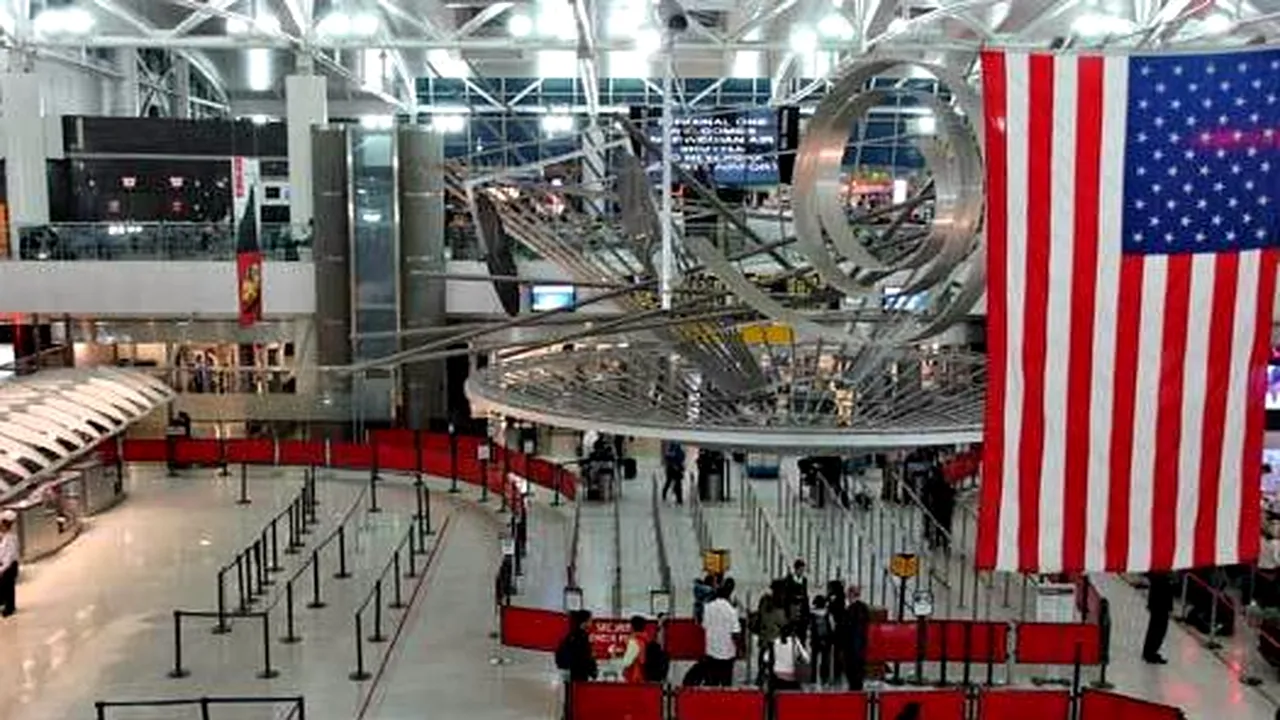 Guardian: Turiștii britanici ar putea fi obligați să își dezvăluie parolele de social media pentru a putea intra în SUA