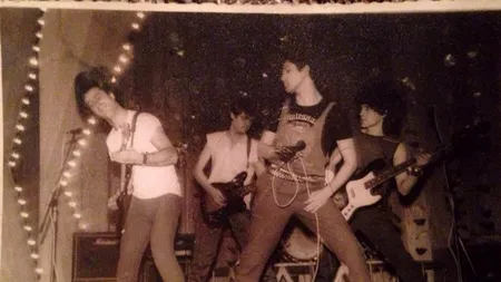 Azi este unul dintre cei mai cunoscuți artiști din România. Puțini știu însă că a fost vocea IRIS acum 30 de ani