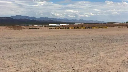 O fată de nouă ani care învăța să tragă cu un automat Uzi și-a împușcat mortal instructorul de tir, în Statele Unite