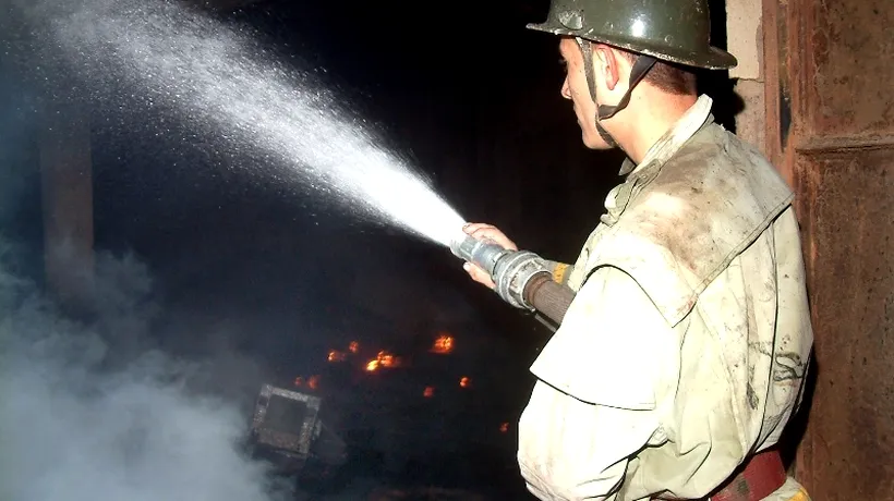 Incendiu puternic la o fabrică de cherestea din Bistrița-Năsăud