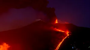 Ministerul de Externe, atenționare de călătorie pentru Italia. Zborurile de pe Aeroportul din Catania, suspendate din cauza erupției vulcanului Etna