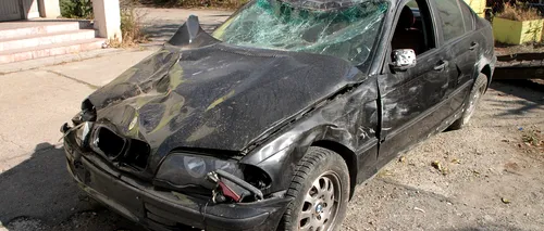 Localitate din Vâlcea, lăsată fără curent după ce un șofer cu permisul suspendat a lovit cu mașina un stâlp