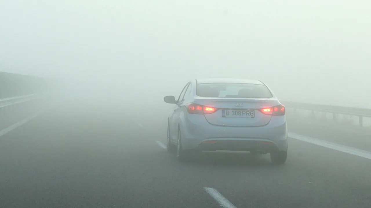 AVERTIZARE DE CEAȚĂ în 12 județe. Traficul rutier se desfășoară cu dificultate