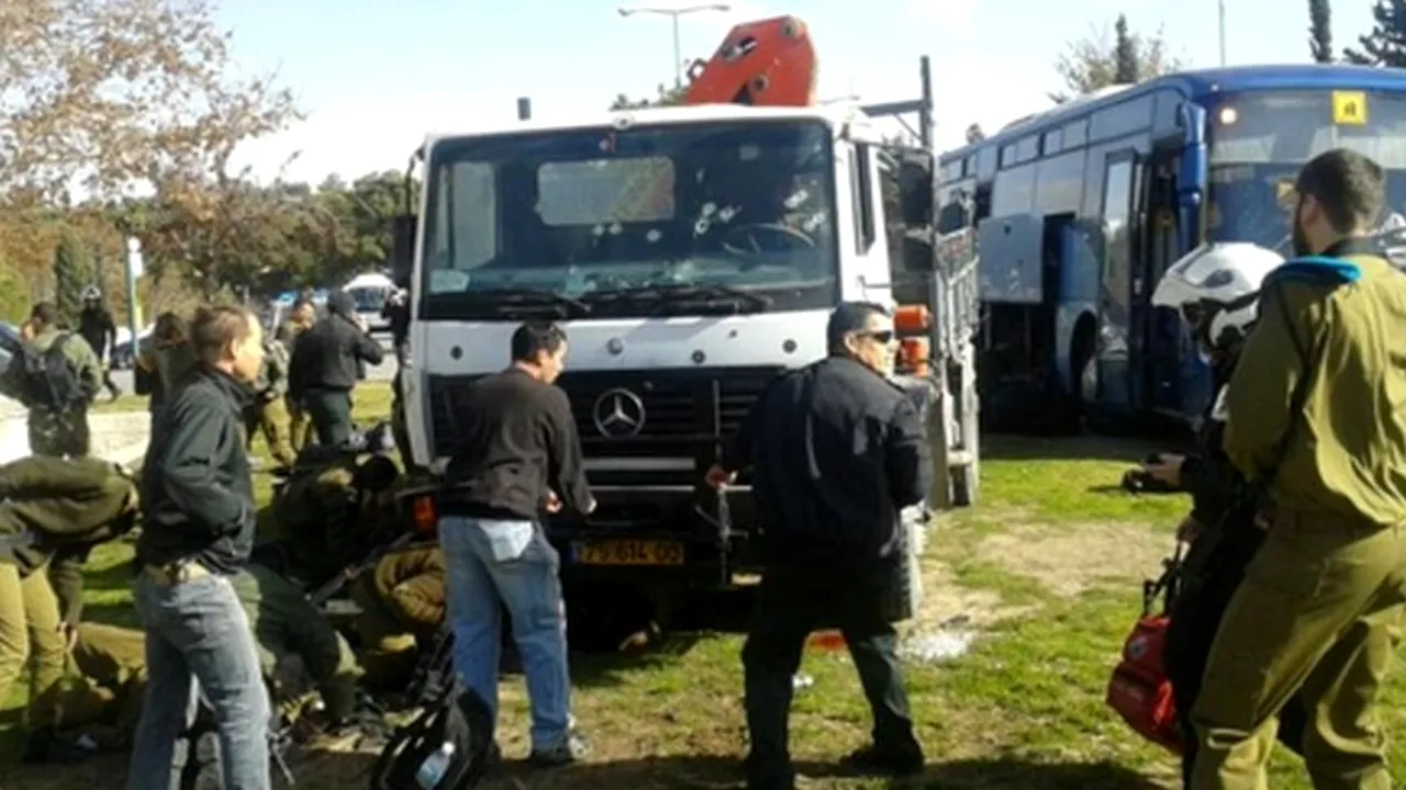 Cel puțin 4 morți și zeci de răniți, într-un atac cu camion în Ierusalim