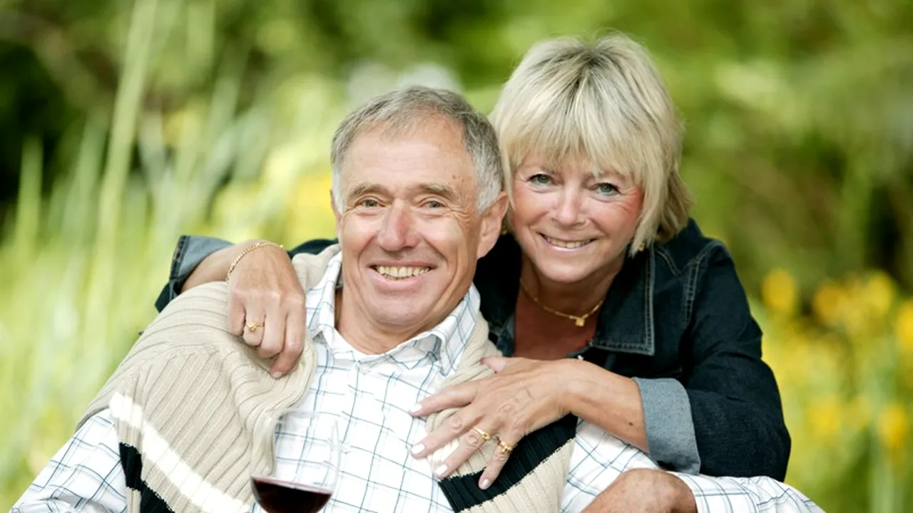 La ce vârstă atinge fericirea cote maxime. PLUS: Câți români se declară nefericiți