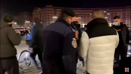 Scandal în Piața Constituției. Un cunoscut vlogger, amendat după ce a înjurat jandarmii