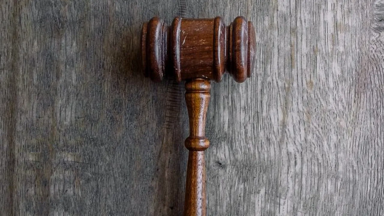 Iisus Hristos a fost chemat în judecată. Cele mai surprinzătoare cereri din instanțele de judecată românești
