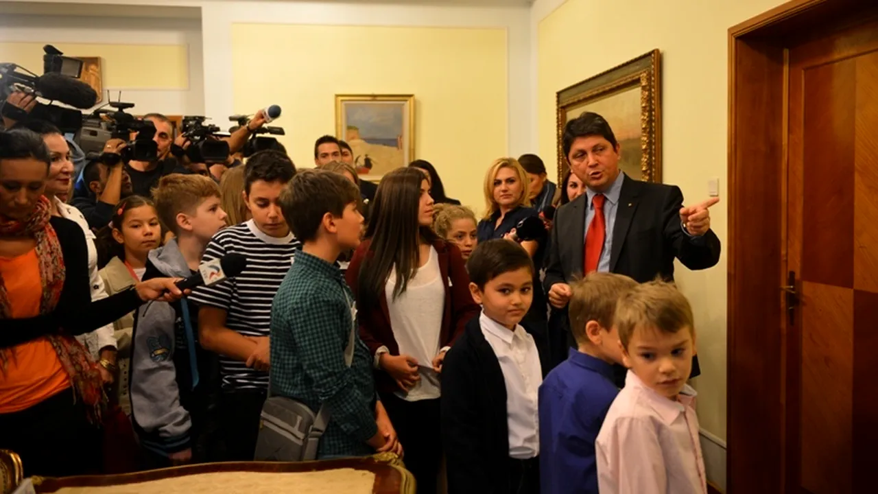 Corlățean le-a vorbit copiilor, la MAE, despre Titulescu și despre iepurașii din curte