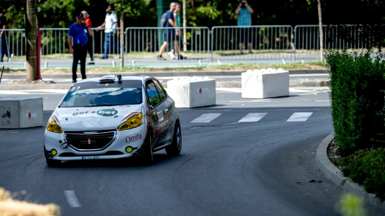 Show automobilistic pe TRASEUL stradal din Timișoara. Deși a fost penalizat cu 10 secunde, pilotul Claudiu Motoc a reușit sa urce pe podium!