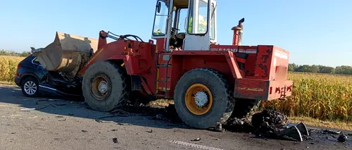 VIDEO Accident grav pe centura municipiului Rădăuți. Un autoturism s-a făcut praf după ce a intrat într-o volă. Savatorii intervin de urgență