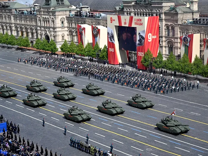 Paradă militară în Rusia - Foto: X/@OilHeadlineNews