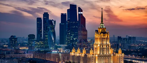 The Guardian: Peste 15.000 de milionari ar urma să plece din Rusia în 2022
