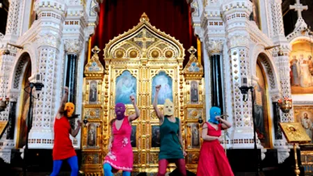 Poliția rusă le caută pe celelalte membre Pussy Riot care au participat la rugăciunea anti-Putin