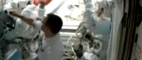 VIDEO - Doi astronauți de pe ISS au dansat pe ritmurile piesei Vogue înainte de a ieși pe orbită