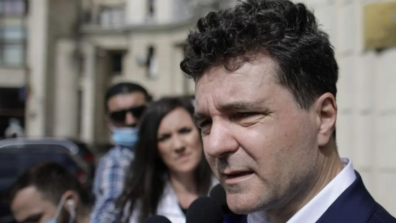 Update. Nicușor Dan: ”Persoanele pe care le-am avut în vedere sunt cele care vin și fac zgomot în fața sediului”/ Firea: ”Sunt și voi fi mereu alături de toate femeile!”/ Nicușor Dan despre valori și apa caldă: ”Fiecare societate are panaramele ei, dar într-o societate normală ele stau undeva la periferie”