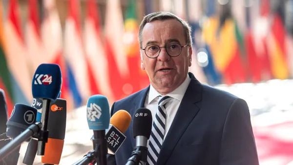 Ministrul german al Apărării acuză Rusia că nu își dorește PACE în Ucraina/ UE crește presiunea asupra Moscovei