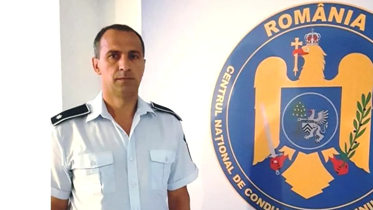 Un polițist a salvat un bătrân dintr-un apartament cuprins de flăcări