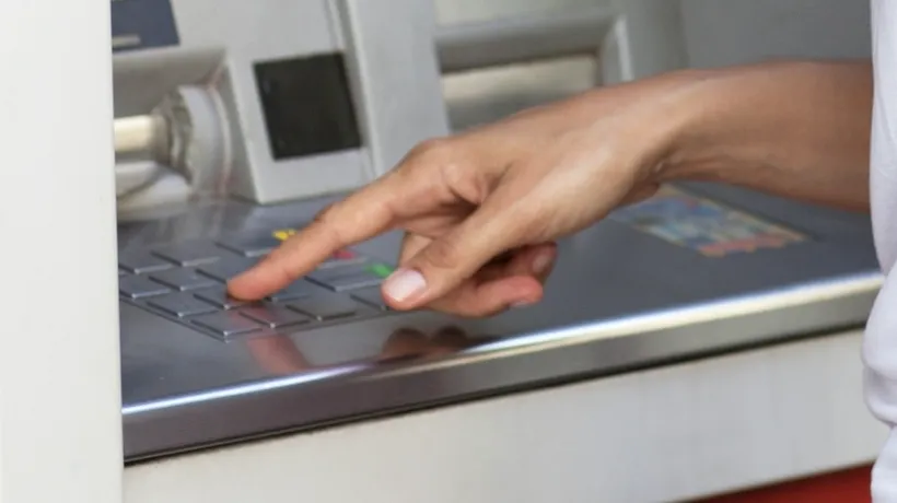 VIDEO. Bancomatul care dă bani fără card și fără cod PIN