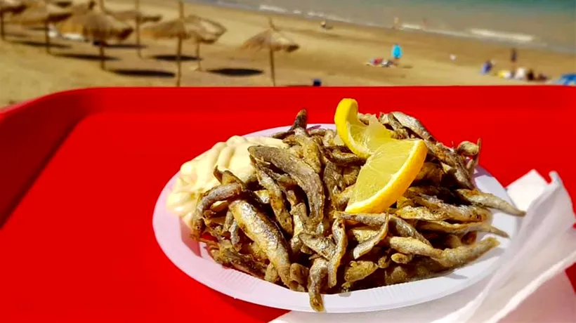 Ce mănânci, de fapt, atunci când comanzi o porție de hamsii pe plajă, în stațiunile românești