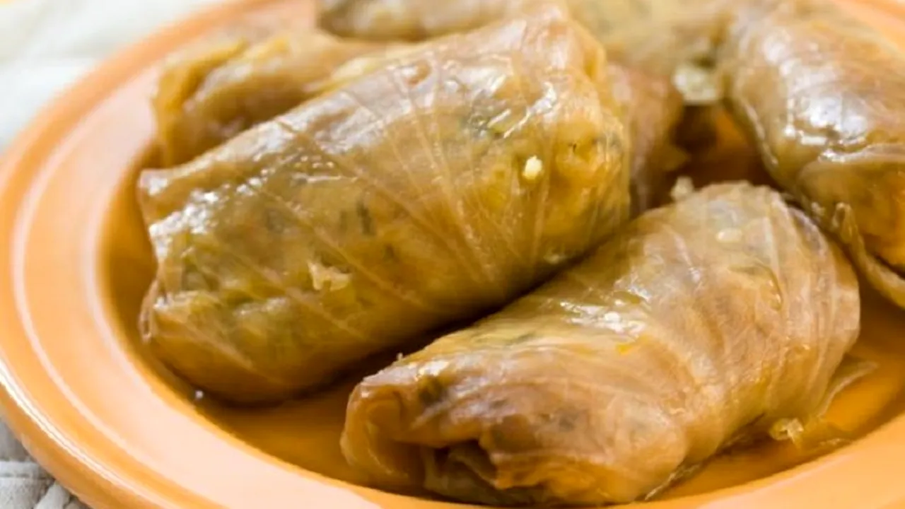Cum se prepară cele mai bune SARMALE, fără să se rupă sau să fie prea moi. Cât timp se lasă la fiert, în funcție de carne