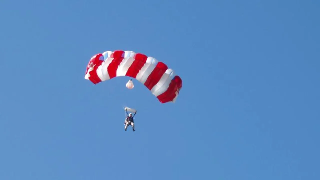 Gafă în cazul accidentului de la Clinceni. Surse din Poliție l-au declarat mort pe instructorul de parașutism, Spitalul Floreasca infirmă informația